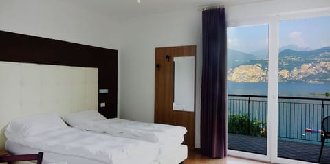 Superior Double Room, Balcony, Lake View | Desk, free WiFi, bed sheets