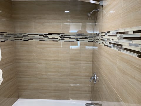 Deluxe Room, 1 King Bed (Non-Smoking/Smoking) | Bathroom shower