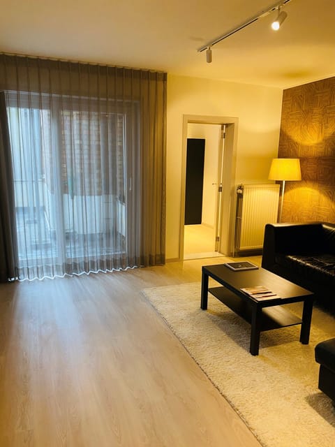 Family Suite (Large) | Living area | 32-inch TV with cable channels