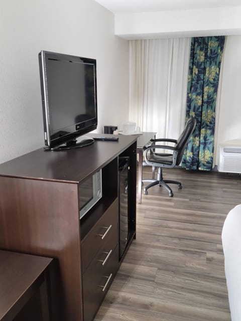 32-inch LED TV with digital channels, TV