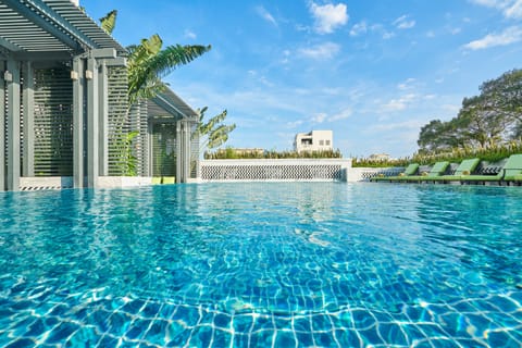 Outdoor pool, sun loungers