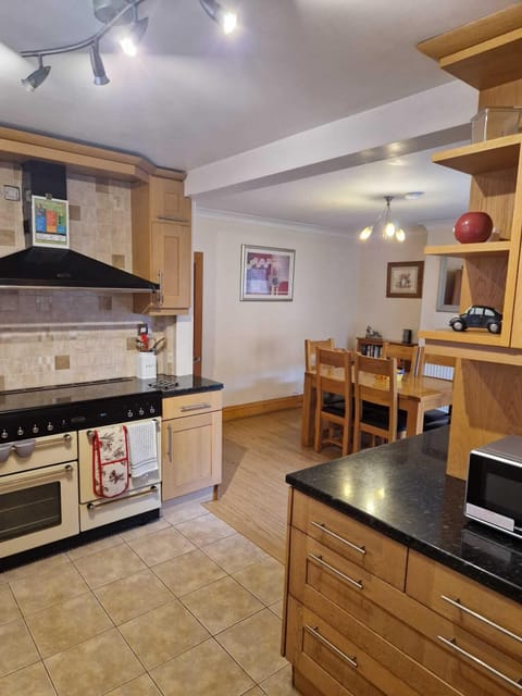 House, Multiple Beds | Private kitchen | Full-size fridge, microwave, oven, stovetop