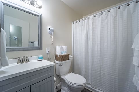 Combined shower/tub, designer toiletries, hair dryer, towels