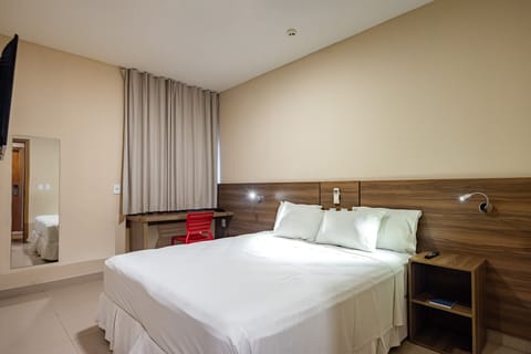 Standard Suite, 1 Double Bed | Minibar, in-room safe, laptop workspace, blackout drapes