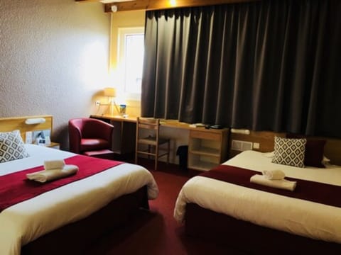 Quadruple Room | Desk, soundproofing, iron/ironing board, free cribs/infant beds