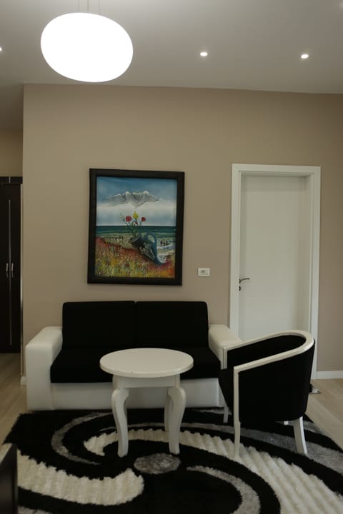 Suite | Desk, soundproofing, free cribs/infant beds, free WiFi