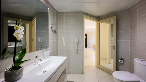 Premium Land View Double or Twin | Bathroom | Shower, free toiletries, hair dryer, slippers