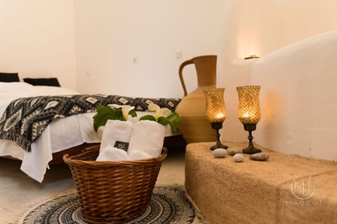 Signature Double Room, 1 Queen Bed | In-room safe, free WiFi, bed sheets