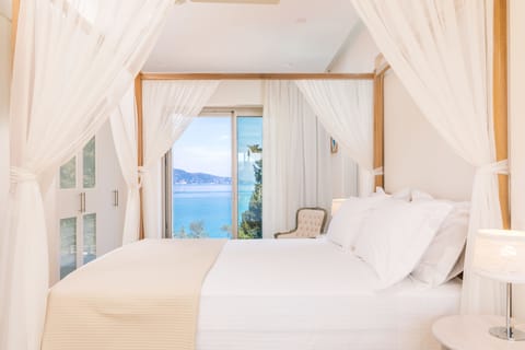 Villa, 4 Bedrooms, Sea View | Hypo-allergenic bedding, in-room safe, desk, soundproofing