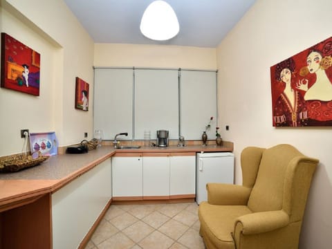 Villa, 3 Bedrooms | Private kitchen | Full-size fridge, microwave, oven, stovetop