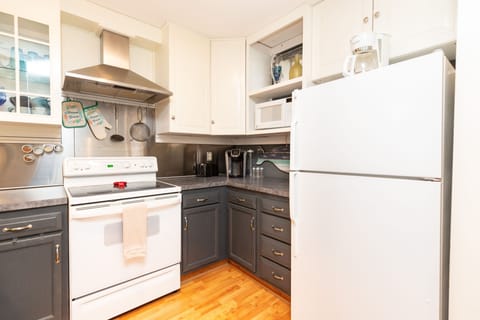 Standard Condo, 2 Bedrooms, Non Smoking, Pool View (Condo 1) | Private kitchen | Full-size fridge, microwave, oven, stovetop