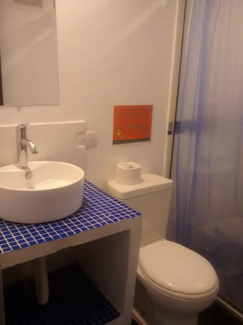 Triple Room, Non Smoking | Bathroom | Shower, rainfall showerhead, hair dryer