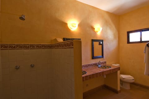 Quadruple Room | Bathroom | Shower, free toiletries, hair dryer, towels