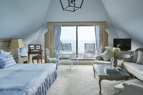 Deluxe Double or Twin Room, Ocean View | Premium bedding, minibar, in-room safe, individually decorated