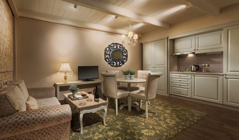 Junior Suite, Garden View | Premium bedding, minibar, in-room safe, individually furnished