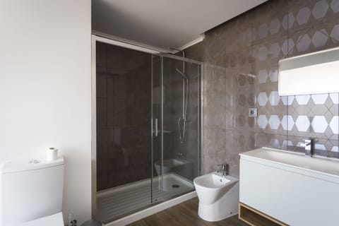 Suite (1) | Bathroom | Shower, free toiletries, bathrobes, towels