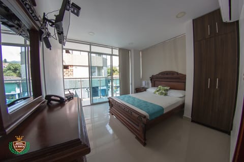 Standard Room, 1 Queen Bed | Free WiFi