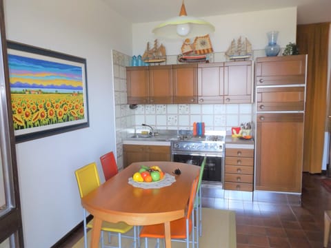 Apartment, 2 Bedrooms | Private kitchenette | Fridge, oven, stovetop, coffee/tea maker