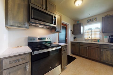 House (16316 Tortuga) | Private kitchen | Oven