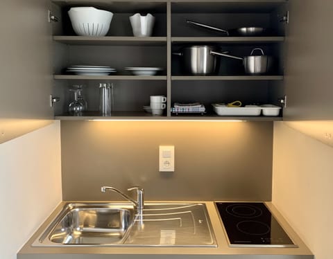 Twin Room, Kitchenette | Private kitchenette | Fridge, espresso maker, coffee/tea maker, electric kettle