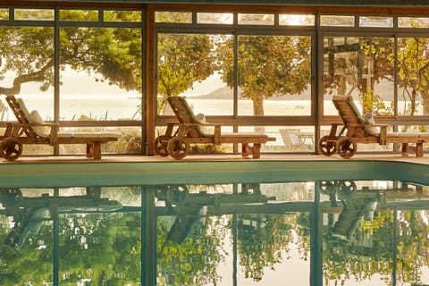 Indoor pool, sun loungers