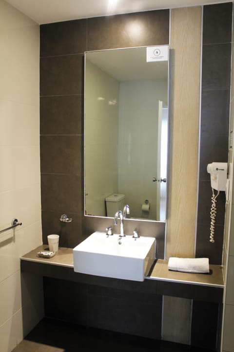 Superior Double Room | Bathroom | Shower, rainfall showerhead, hair dryer, bidet