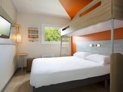 Classic Room, Multiple Beds | Desk, blackout drapes, soundproofing, free cribs/infant beds