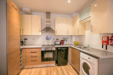 Apartment, 1 Bedroom | Private kitchen | Full-size fridge, microwave, oven, stovetop