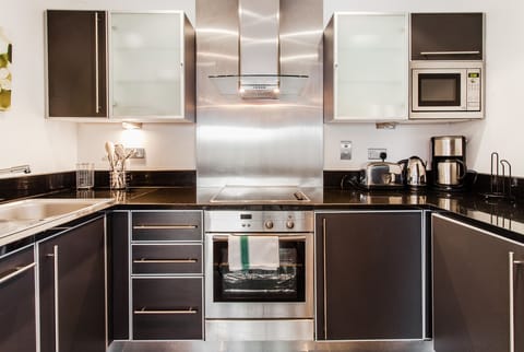 Apartment, 1 Bedroom | Private kitchen | Full-size fridge, microwave, oven, stovetop