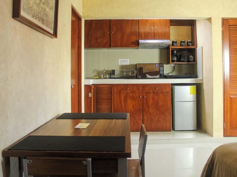 Junior Suite, Kitchenette | Desk, iron/ironing board, free WiFi