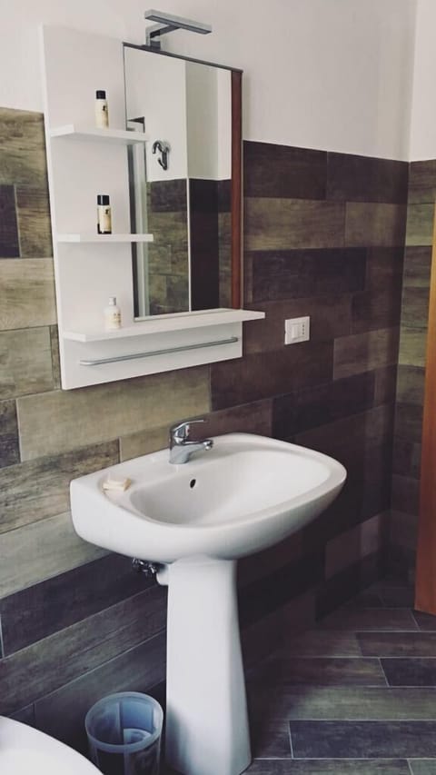 Apartment, 2 Bedrooms | Bathroom | Shower, free toiletries, hair dryer, slippers