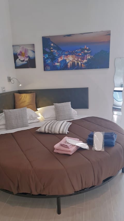 Select Comfort beds, in-room safe, desk, iron/ironing board