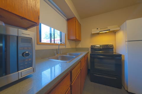 Premium Room, 2 Queen Beds, Kitchenette | Private kitchenette