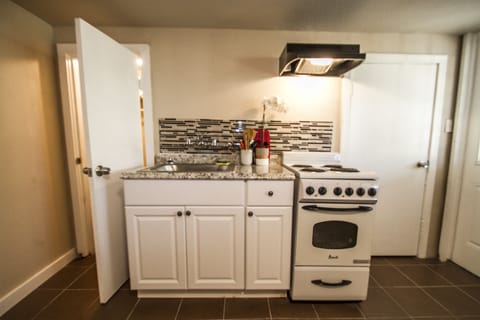 Studio (1 Bedroom) | Private kitchen | Fridge, microwave, oven, dishwasher