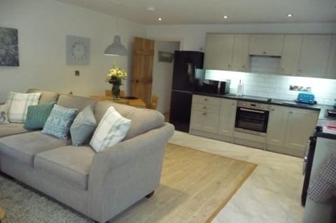 Cottage (Elderberry) | Living room | Flat-screen TV