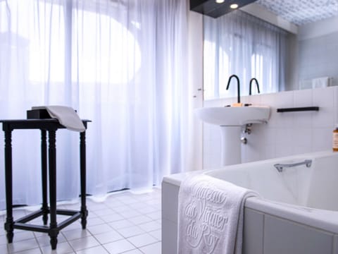 Privilege, Room, 1 Double Bed | Bathroom | Eco-friendly toiletries, hair dryer, bathrobes, slippers