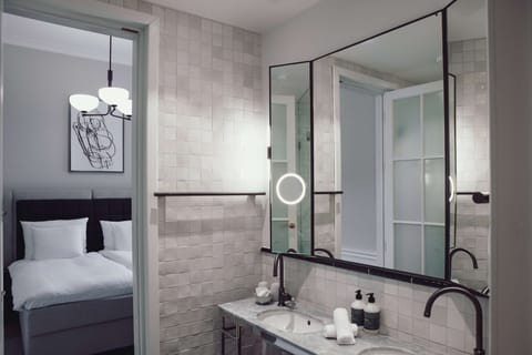 Minibar, in-room safe, soundproofing, free WiFi