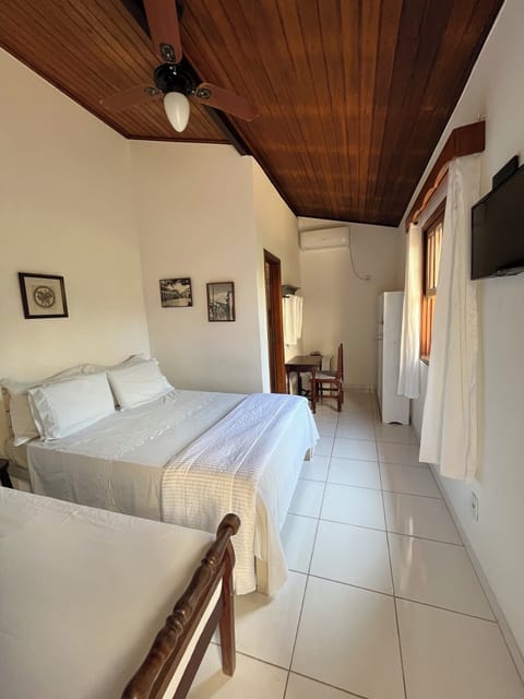 Triple Room | Minibar, free WiFi, bed sheets