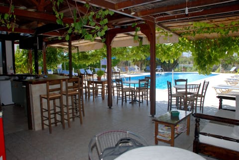 Daily buffet breakfast for a fee