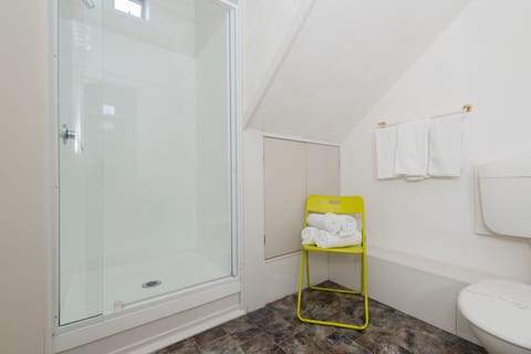 Courtyard Studio (No Sea Views) | Bathroom | Free toiletries, hair dryer, towels