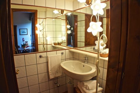 Double Room, Balcony (Santina) | Bathroom | Shower, free toiletries, hair dryer, bidet