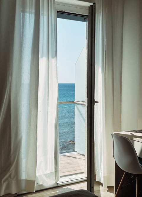 Deluxe Double Room | Living area | Flat-screen TV