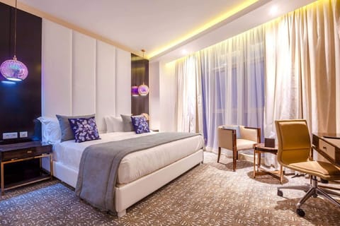 Junior Suite | In-room safe, individually decorated, individually furnished, free WiFi