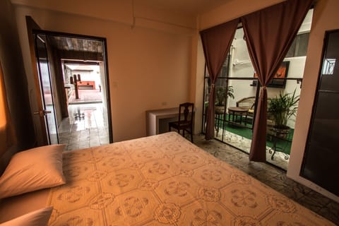 Standard Double Room, 1 King Bed, Private Bathroom | Free WiFi, bed sheets