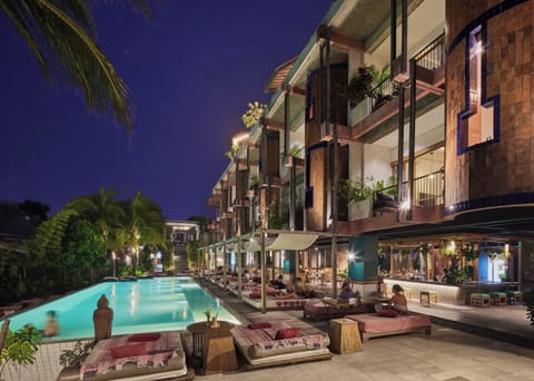 Breakfast, lunch, dinner served; pool views