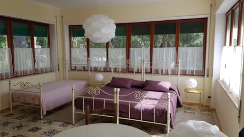 Family Double or Twin Room, Sea View | Individually decorated, individually furnished, blackout drapes