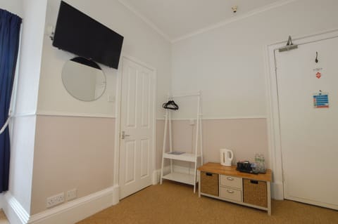 Deluxe Room, 1 King Bed | Iron/ironing board, free WiFi, bed sheets