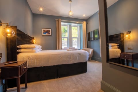 Comfort Room, 1 King Bed | Iron/ironing board, free WiFi, bed sheets