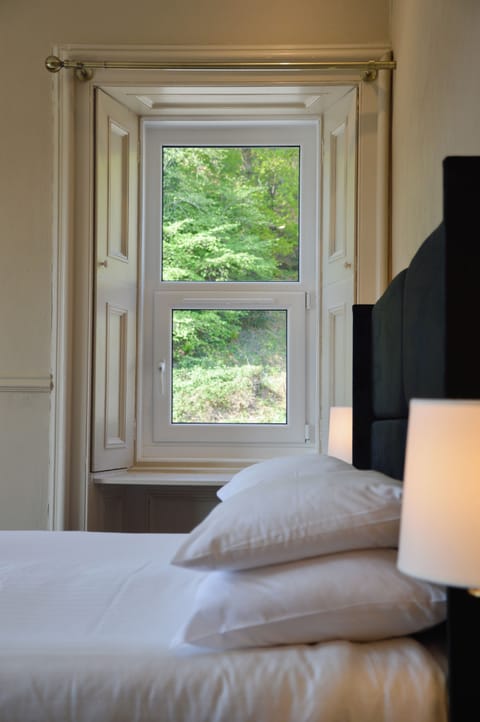 Deluxe Double Room, Sea View | Iron/ironing board, free WiFi, bed sheets