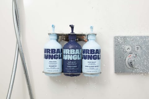 Family Double Room | Bathroom | Shower, rainfall showerhead, free toiletries, hair dryer